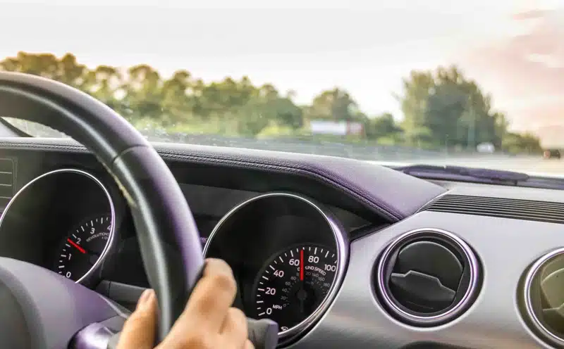 Comment l'âge et le kilométrage d'une voiture influencent sa valeur