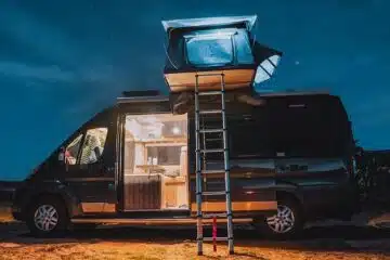 Guide d'achat : choisir le meilleur van aménagé hybride pour vos voyages