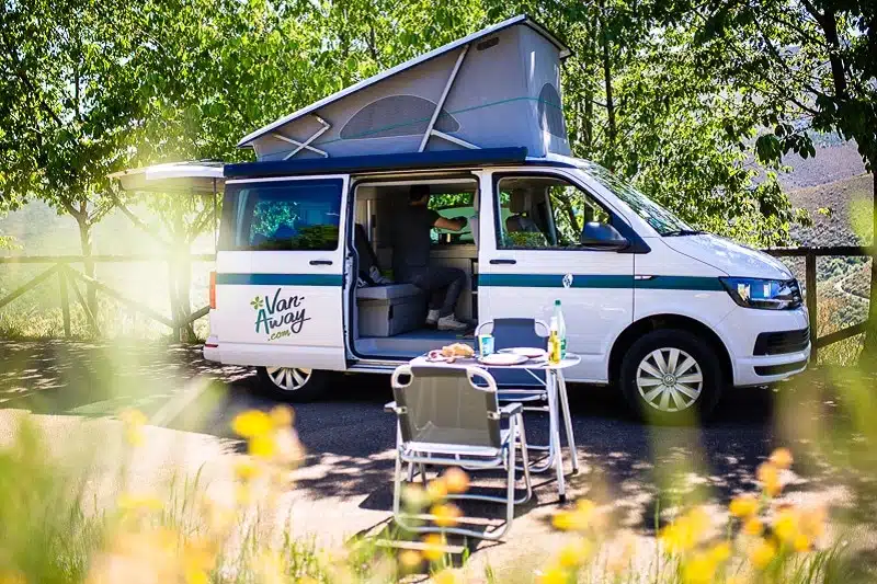 Le van aménagé hybride : la solution idéale pour allier confort et respect de l'environnement lors de vos voyages