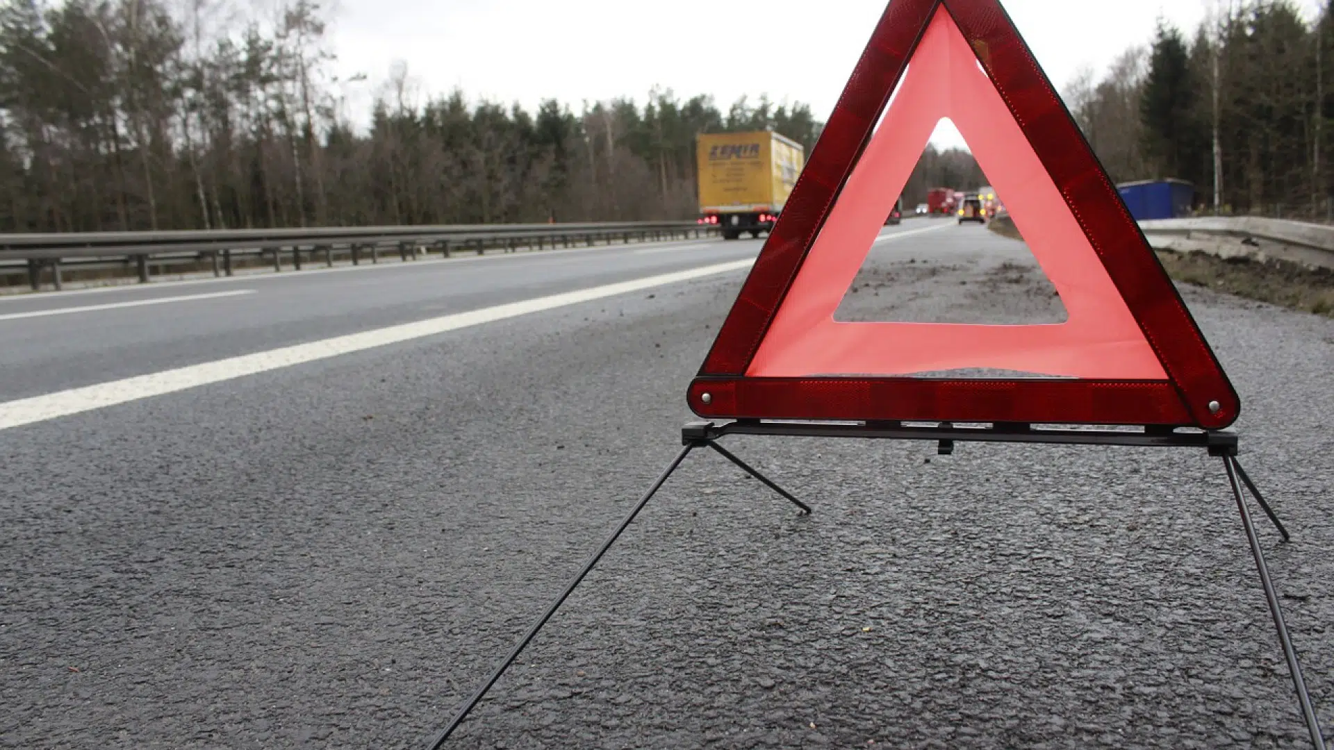 Comment réagir en cas de panne d'un poids lourd sur l'autoroute ?