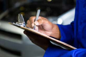 Phares mal orientés au contrôle technique : pourquoi un réglophare fait toute la différence