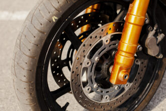 Plaquettes de frein EBC pour moto : quelle gamme choisir selon son usage ?