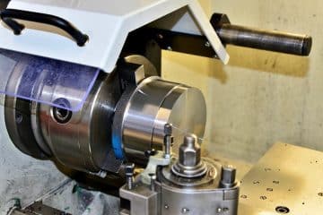 Quelle est l'importance de l'usinage de précision dans le processus de fabrication des pièces mécaniques ?