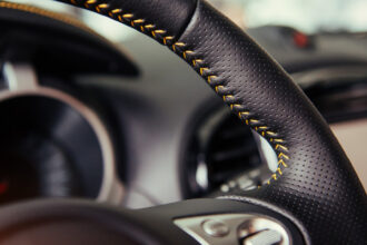 Volant de F1 : pourquoi son prix peut varier du simple au triple selon les saisons ?